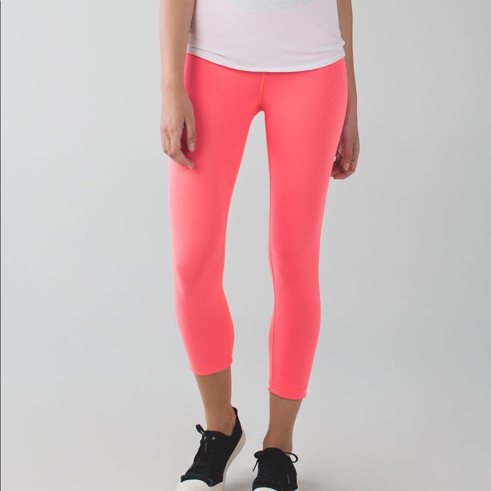 Lululemon wunder under crop leggings size 6 Pink